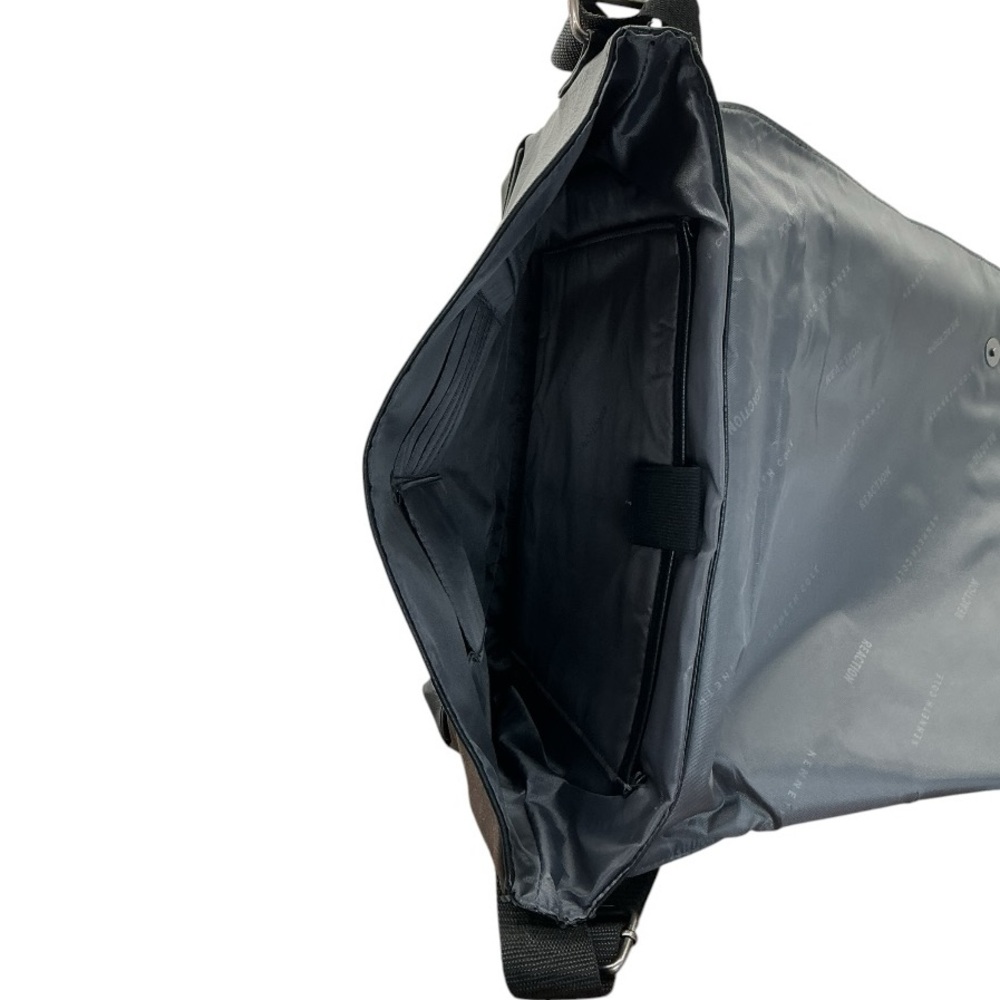 Kenneth Cole Reaction leather messenger bag with flapover closure Y2K - Picture 5 of 6